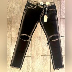 Mmm black skinny jeans .. brand new with tag sz 36